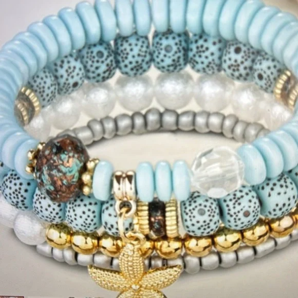 Only 1 remaining! 😊 Elegant Blue Beaded bracelet. 🌸 - Picture 3 of 5